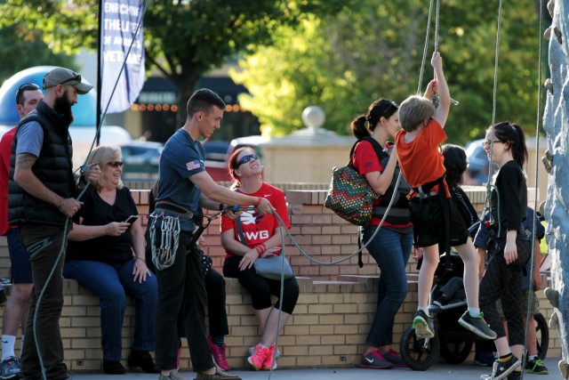 'Rock' Soldiers run Old Glory Relay