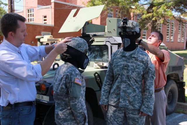 Scarf-like mask can protect at a moment's notice