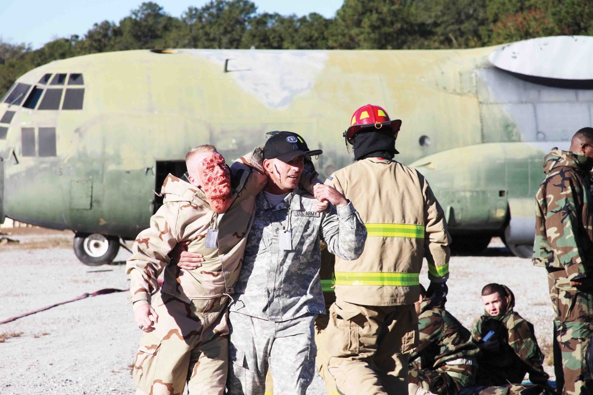 Soldiers Emergency Responders Train On Treatment Of Casualties In Large Scale Scenario 9978