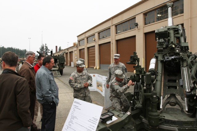 Vancouver executives tour JBLM