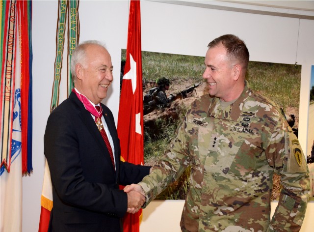 Retired German general awarded Legion of Merit in Wiesbaden ceremony
