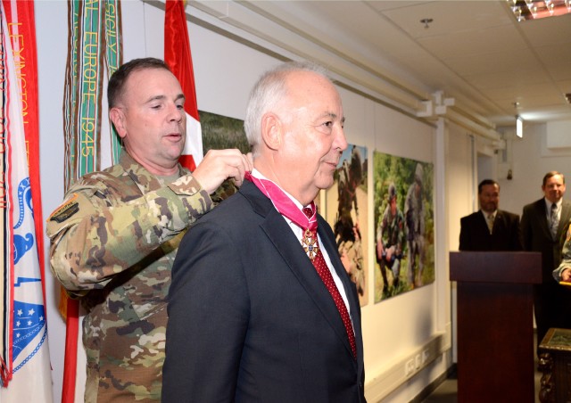 Retired German general awarded Legion of Merit in Wiesbaden ceremony