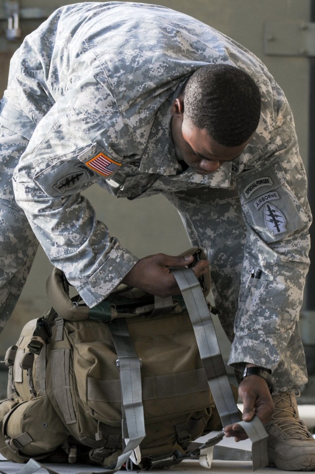 7th Group Soldiers Prepare for Jumpmaster Training