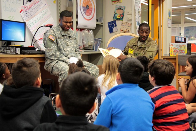 16th Sustainment volunteers read at Smith Elementary