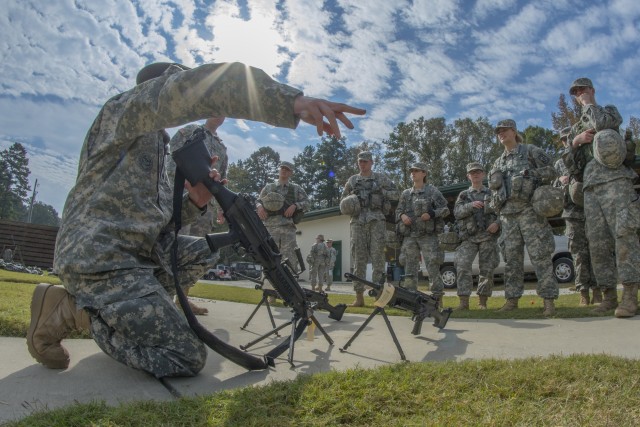 Drill sergeant teaches M249 basics to ROTC cadets