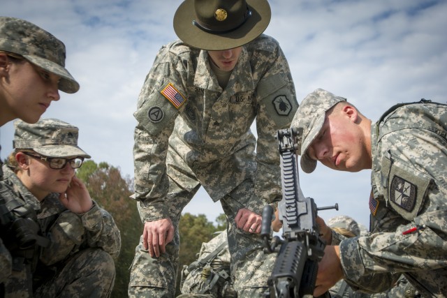 Drill sergeant teaches M249 operation