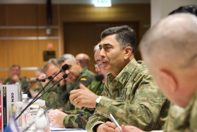 Senior US, European land forces leaders discuss strategies