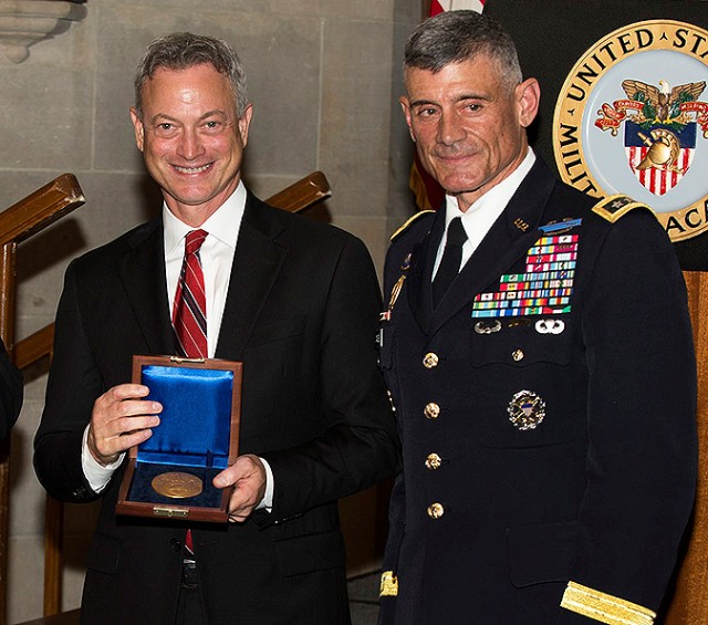 Sinise receives 57th annual Sylvanus Thayer Award