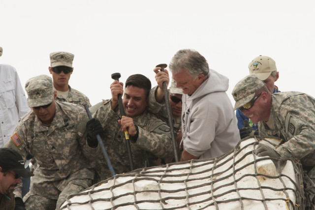 New Mexico National Guard airlifts dinosaur fossils