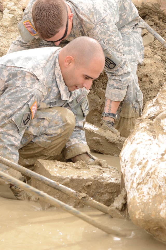 New Mexico National Guard airlifts dinosaur fossils