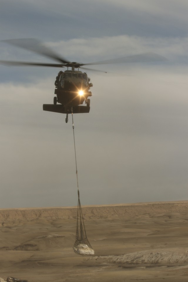 New Mexico National Guard airlifts dinosaur fossils