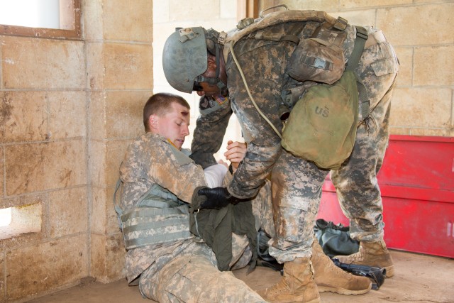 Expert Field Medical Badge test challenges Pacific Soldiers