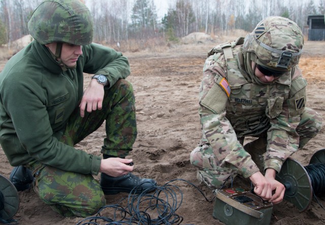 10th BEB trains with Lithuanian Land Forces