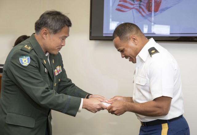 DENTAC-J hosts JSDF dental residents