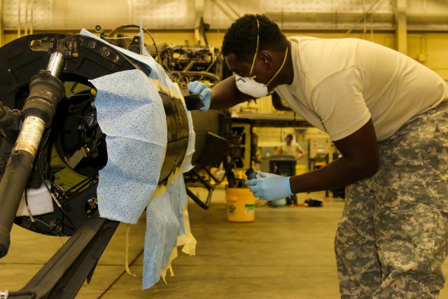 Soldiers keep Apache aircraft flying