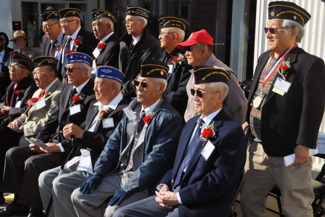 Monterey language school commandant thanks Nisei veterans