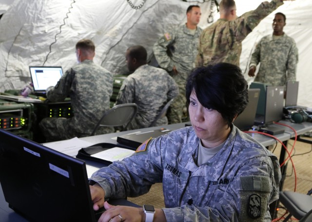 Sea Dragons conduct air and missile defense planning control system training in Hawaii