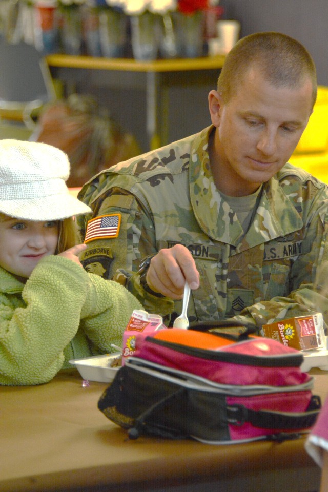 Dad enjoys Thanksgiving lunch with daughter at school