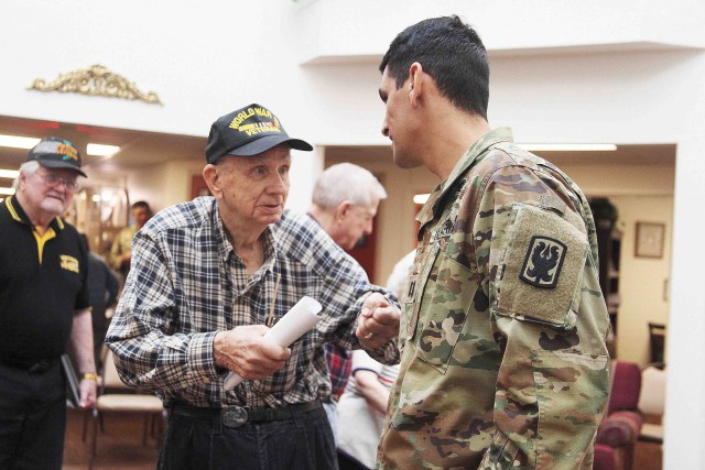 Soldiers visit veterans at Riverplace | Article | The United States Army