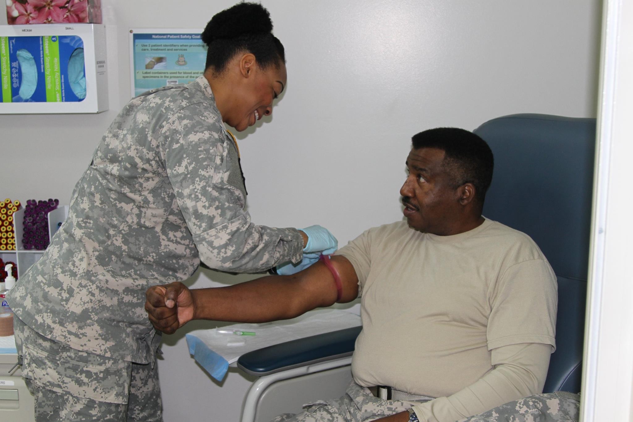 121 Combat Support Hospital Soldiers Assist Reservists With Medical