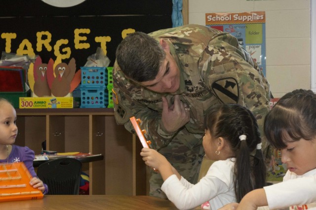 Army Chief of Staff's wife visits Meadows Elementary