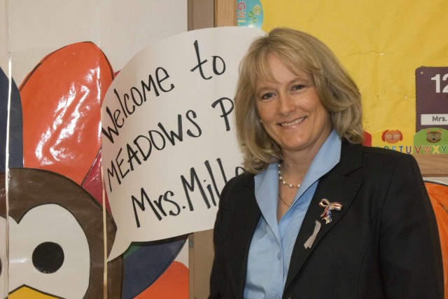 Army Chief of Staff's wife visits Meadows Elementary
