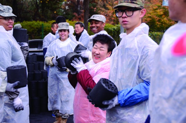 Garrison Soldiers deliver warmth to those in need