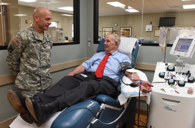 Platelet donor visits Fort Bragg