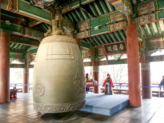 Bell from Joseon Dynasty rings in the new year