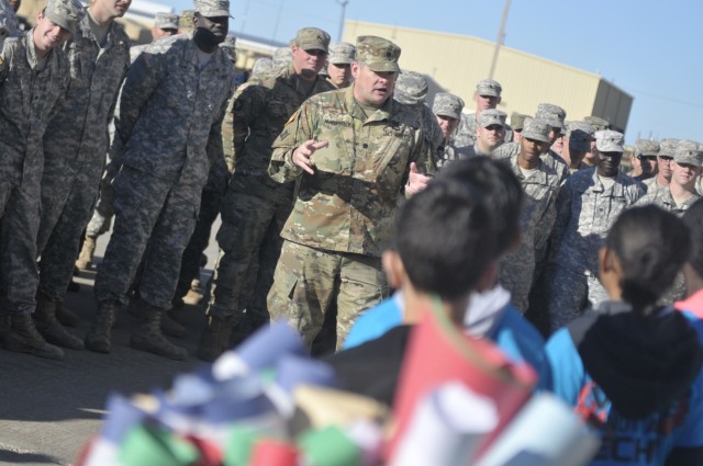 Elementary students bring Fort Hood Soldiers holiday cheer