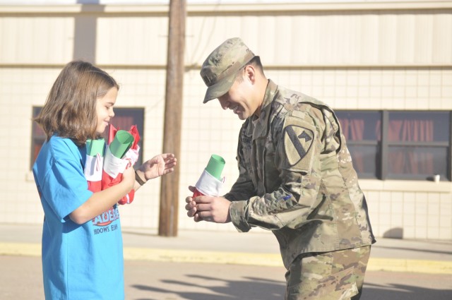 Elementary students bring Fort Hood Soldiers holiday cheer
