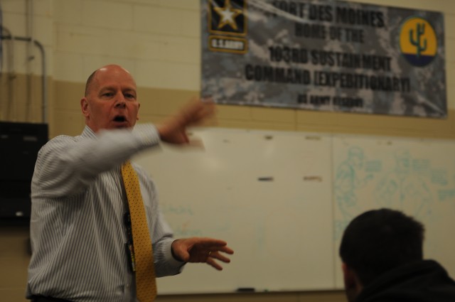 USARC CXO visits Fort Des Moines Army Reserve Center