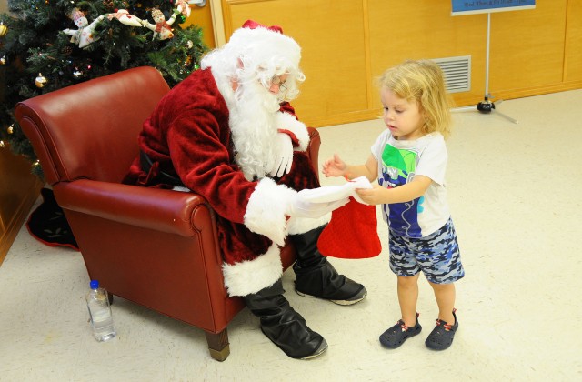 Operation Santa: Soldiers join forces to help local children