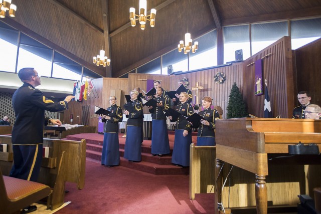 JBM-HH sings its way into Advent season