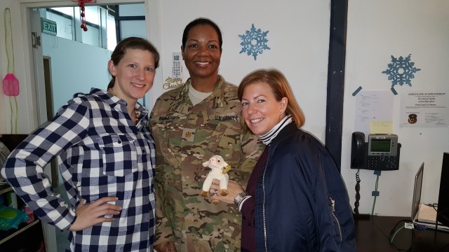 Stepanie Carter visits troops in Iraq