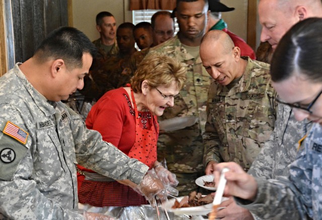 Gatesville residents host Soldiers for Christmas outing