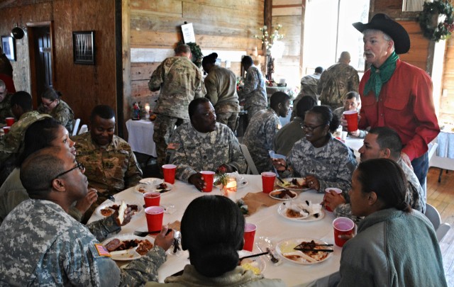 Gatesville residents host Soldiers for Christmas outing