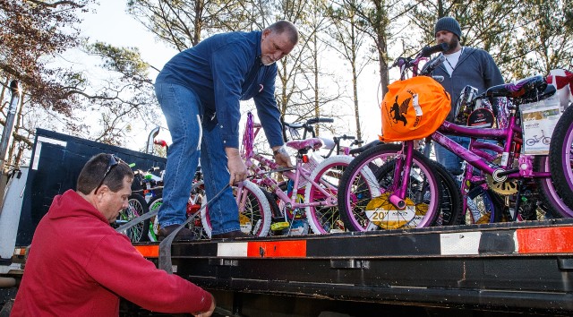 210 DHR children receive gifts from ANAD employees