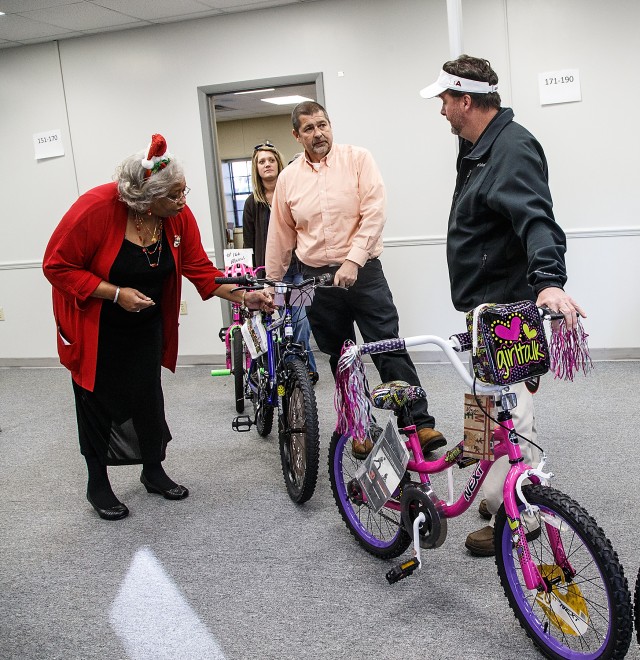 210 DHR children receive gifts from ANAD employees