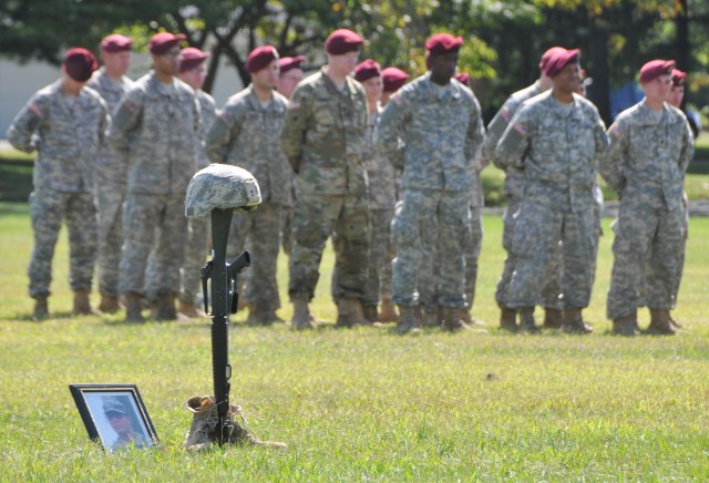 Memorial service honors fallen Army Reserve Soldier