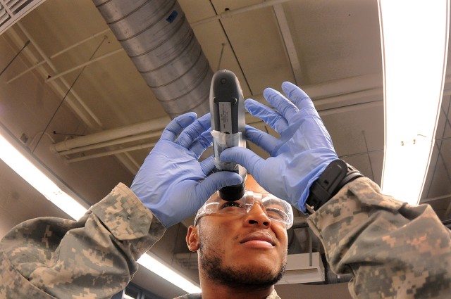 Checking the refractometer