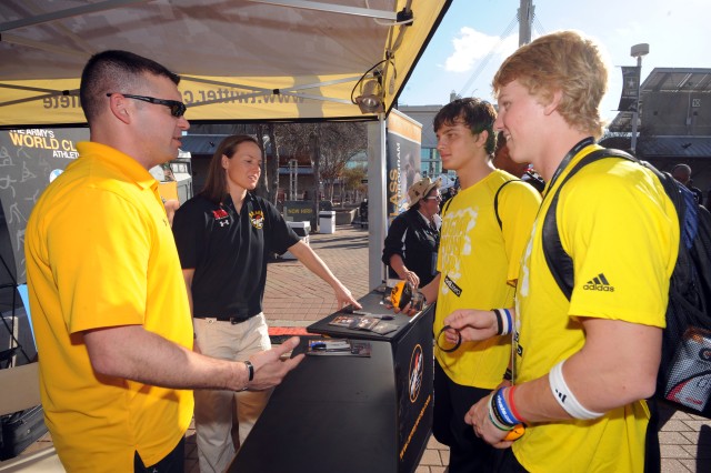 Sanderson, Rohbock discuss Army life with visitors