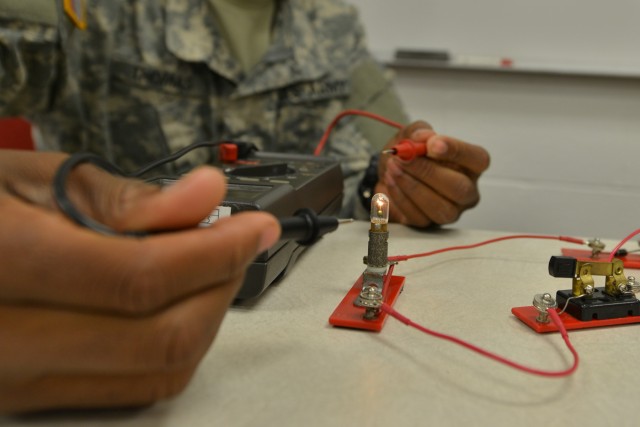 Army graduates 1st 'Rail Ranger' class