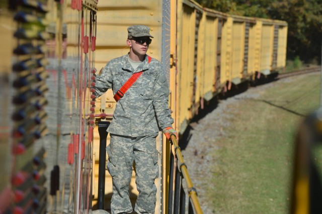 Army graduates 1st 'Rail Ranger' class