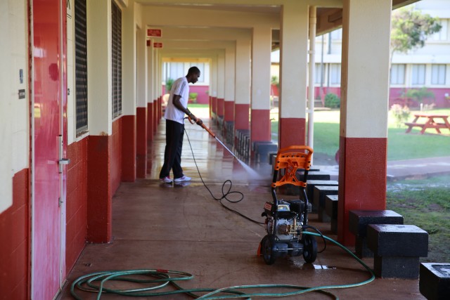 25th Sustainment Brigade Soldiers Volunteer at Kahuku High School 