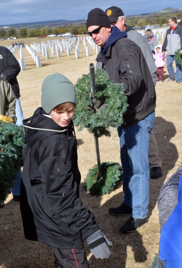 Division West Soldiers, families retrieve holiday wreaths at veterans cemetery