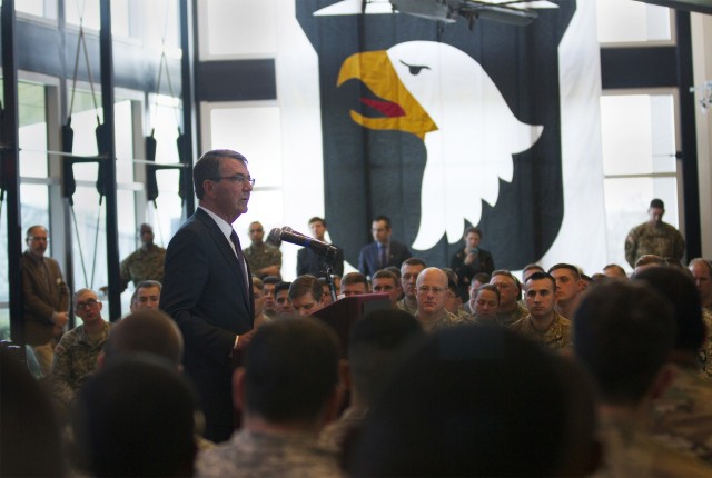 Secretary of Defense visits Fort Campbell