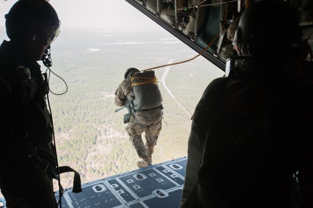 7th Group Soldiers Conduct Airborne Operation 