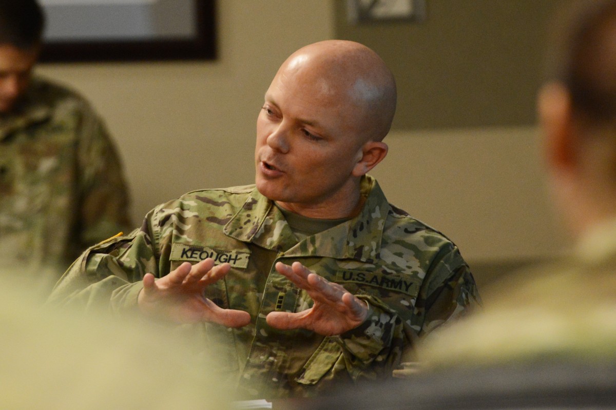 How many warrant officers are in the army picture