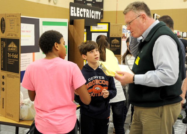 Volunteer judges help science fair inspire students to pursue STEM